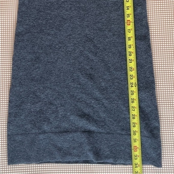 Banana Republic Wool-blend gray sweater dress.
Size XS - Picture 8 of 9